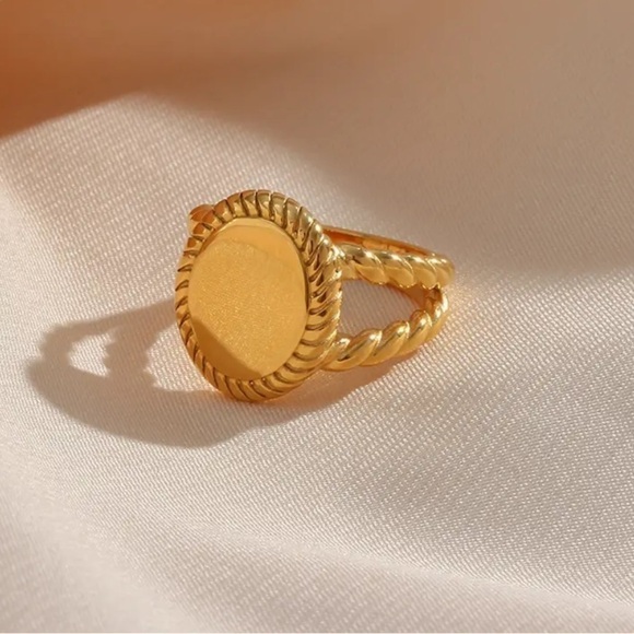 NEW Unique Gold or Silver Retro Oval Ring - Picture 6 of 9